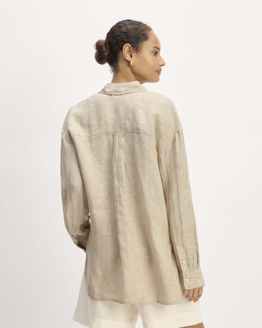 The Boyfriend Shirt in Linen | Cornstalk Chambray - Image 6