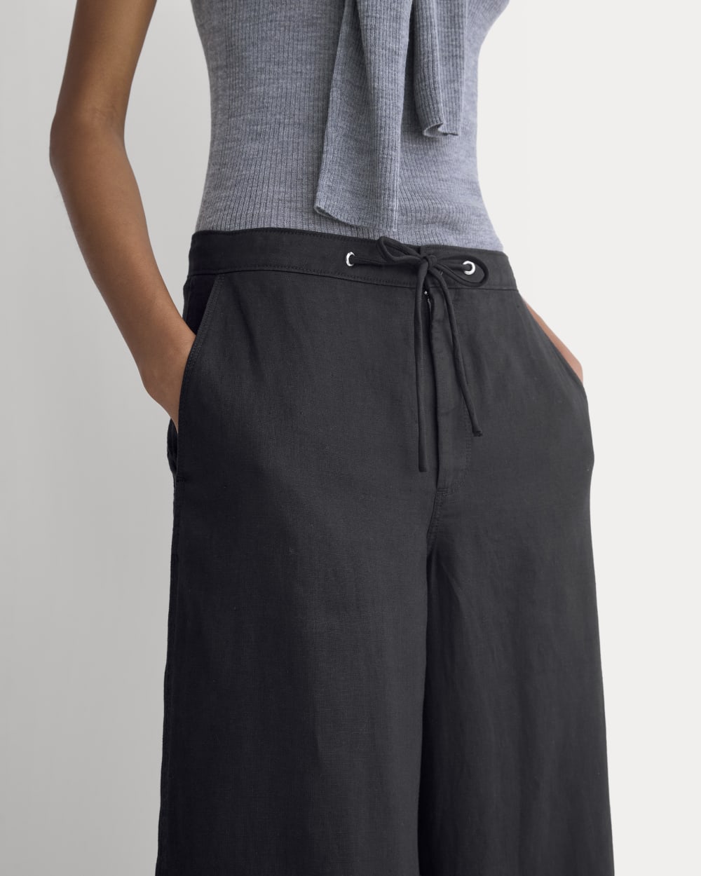 Wide-Leg Drawstring Pant in Linen | Black - Image 4