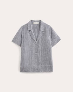 Alternative view of The Notch Shirt in Linen | Midnight Navy Gingham