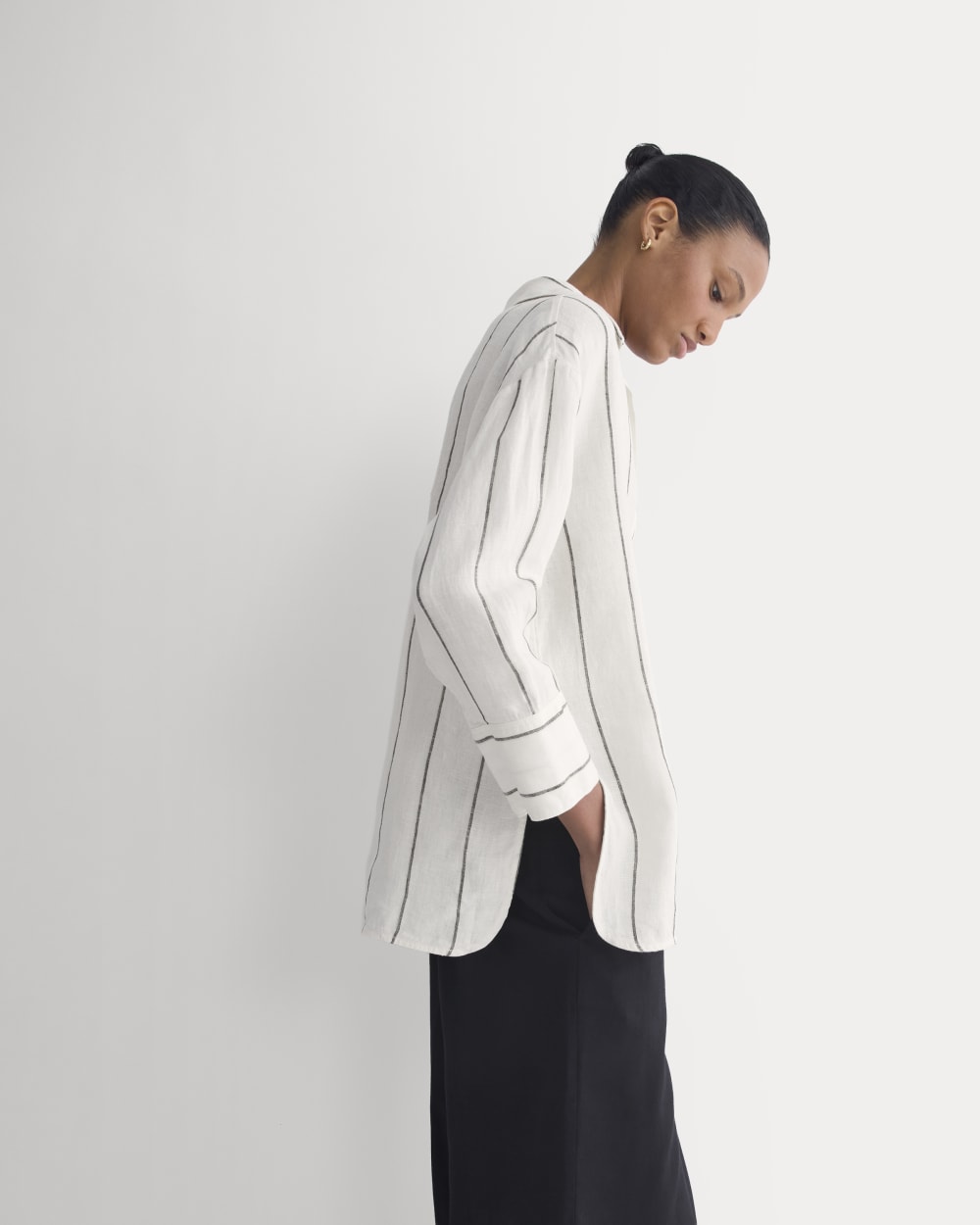 Popover Shirt in Linen | Gardenia/Meteorite - Image 4