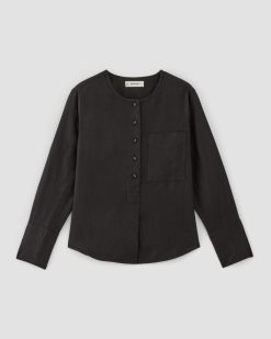 Alternative view of The Popover Shirt in Linen | Black