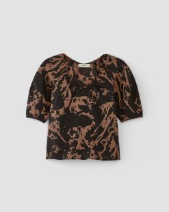 Alternative view of The Scoop Top in Linen | Carob Brown Abstract