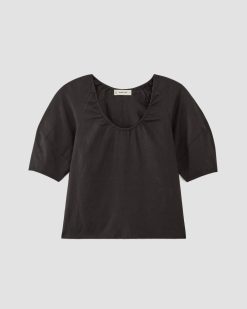 Alternative view of The Scoop Top in Linen | Black