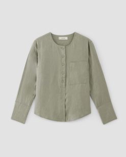 Alternative view of The Popover Shirt in Linen | Sage Green