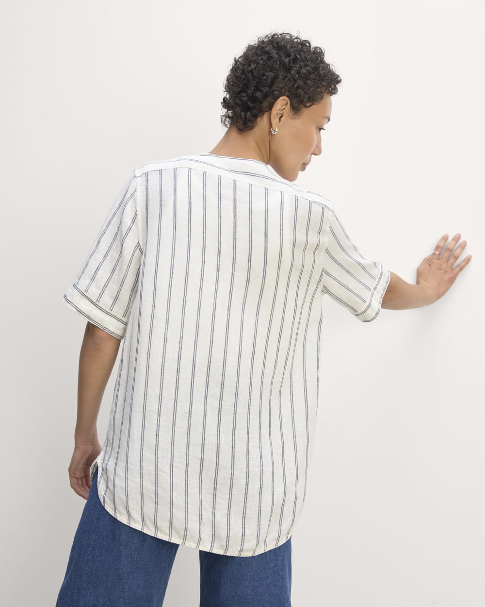 The Bib Shirt in Linen | Bone/Navy - Image 5