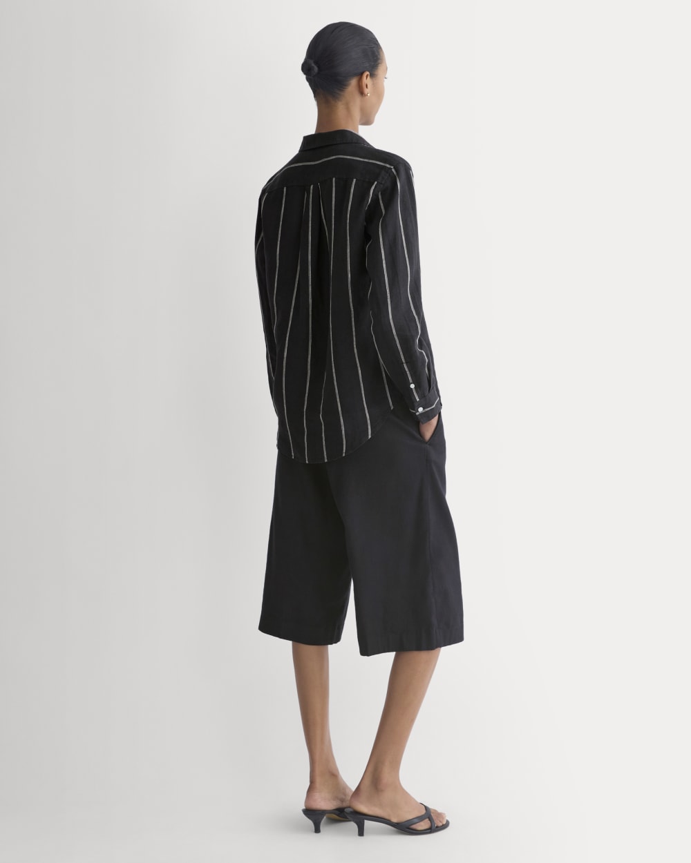 The Must-Have Shirt in Linen | Black - Image 6