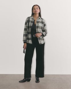 Alternative view of The Boyfriend Shirt in Flannel | Light Heather Oat / Black