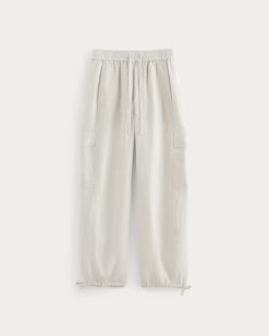 Alternative view of The Cargo Curve Pant in Linen | Natural Chambray