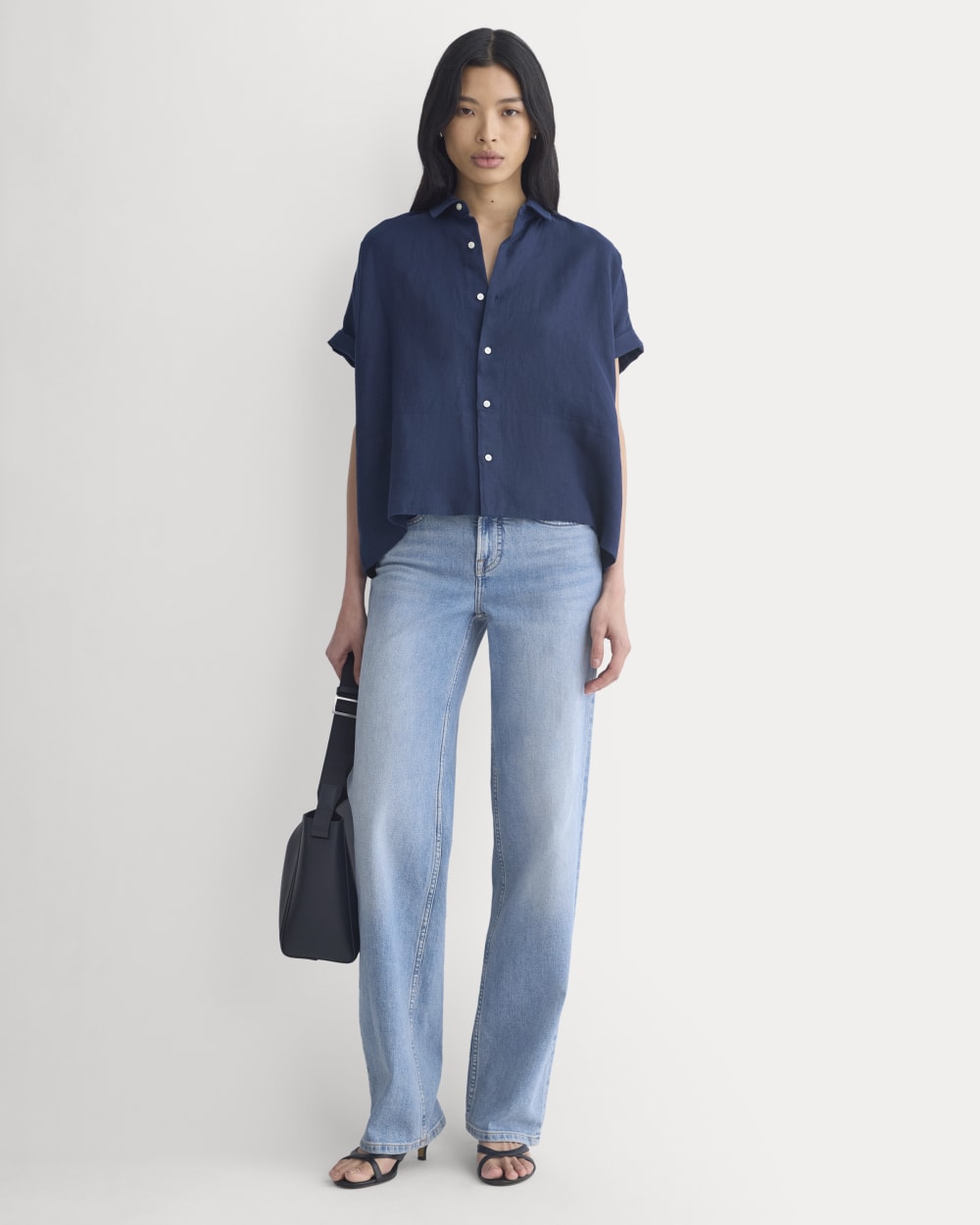 The Boxy Shirt in Linen | Navy - Image 3