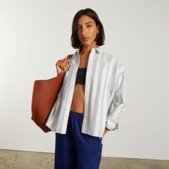 Alternative view of The Boxy Oxford | Blue / White