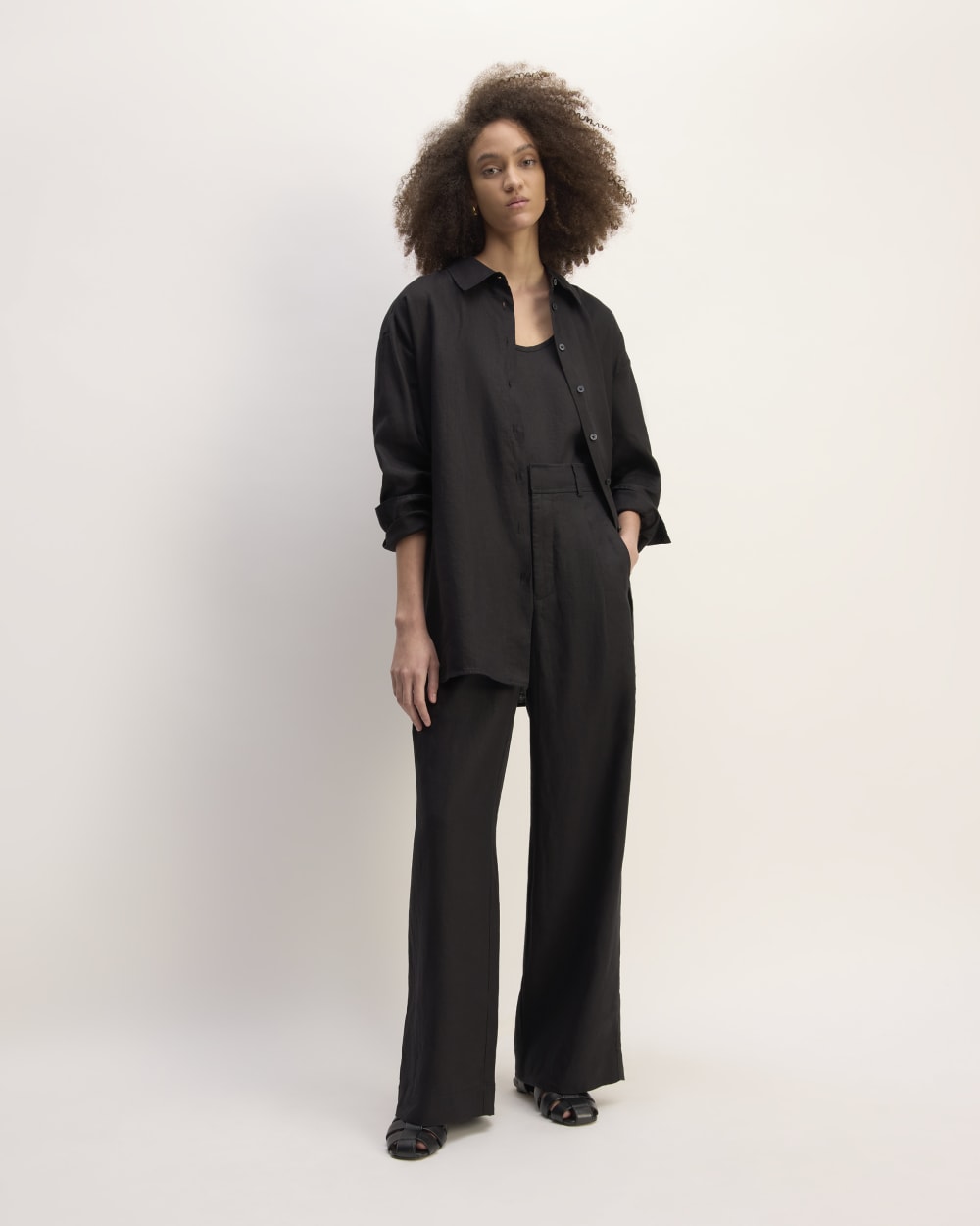 The Boyfriend Shirt in Linen | Black - Image 3