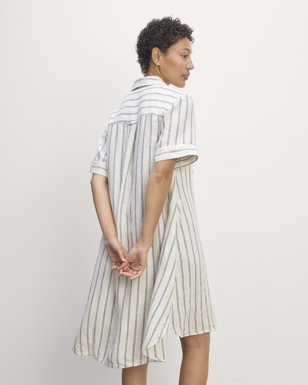 The Daytripper Dress in Linen | Bone/Navy - Image 5
