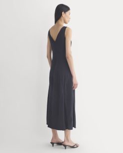 Alternative view of Deep V Seamed Dress in Stretch Linen | Black