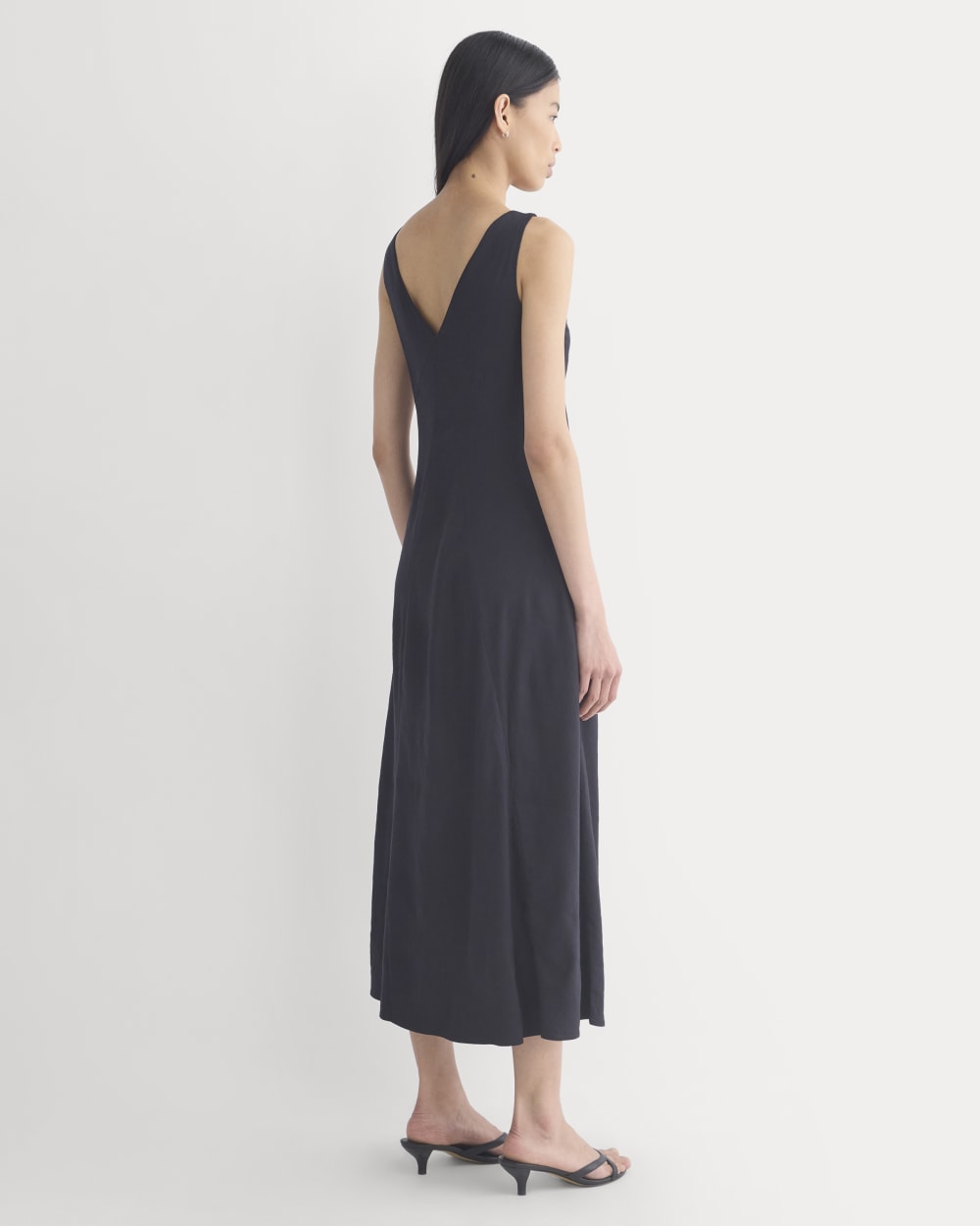 Deep V Seamed Dress in Stretch Linen | Black - Image 2