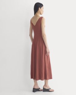 Alternative view of Deep V Seamed Dress in Stretch Linen | Henna Red