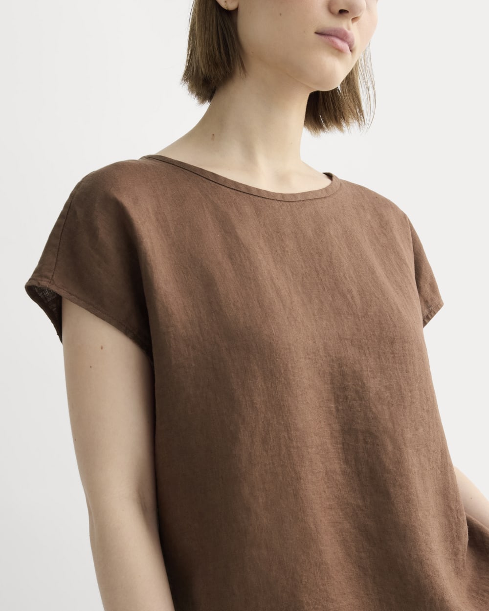 The Muscle Top in Linen | Cedarwood - Image 4