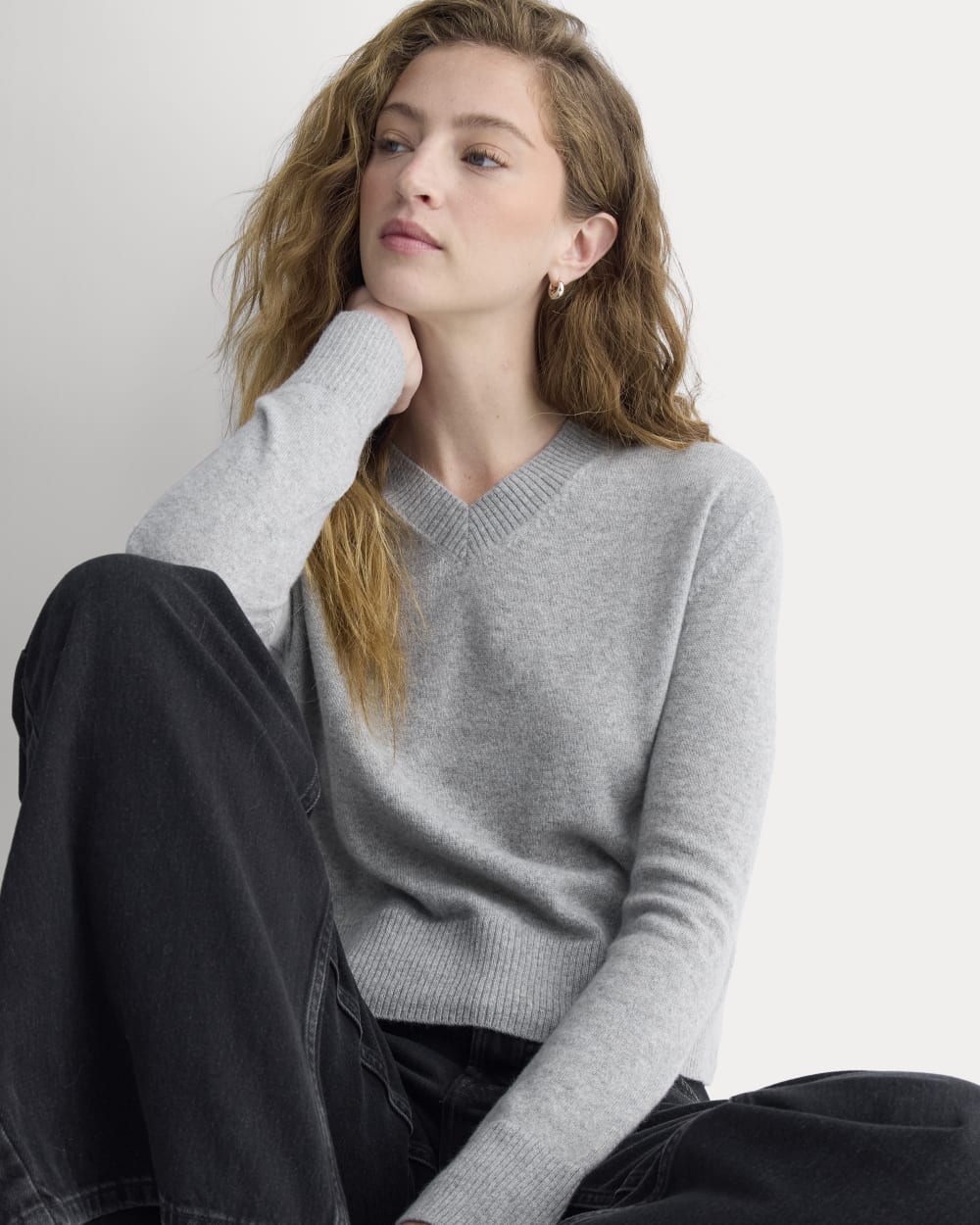 Cashmere Cropped High-V Sweater | Light Heather Grey - Image 3
