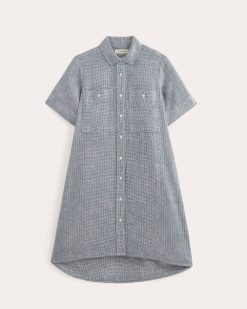 Alternative view of The Daytripper Dress in Linen | Midnight Navy Gingham
