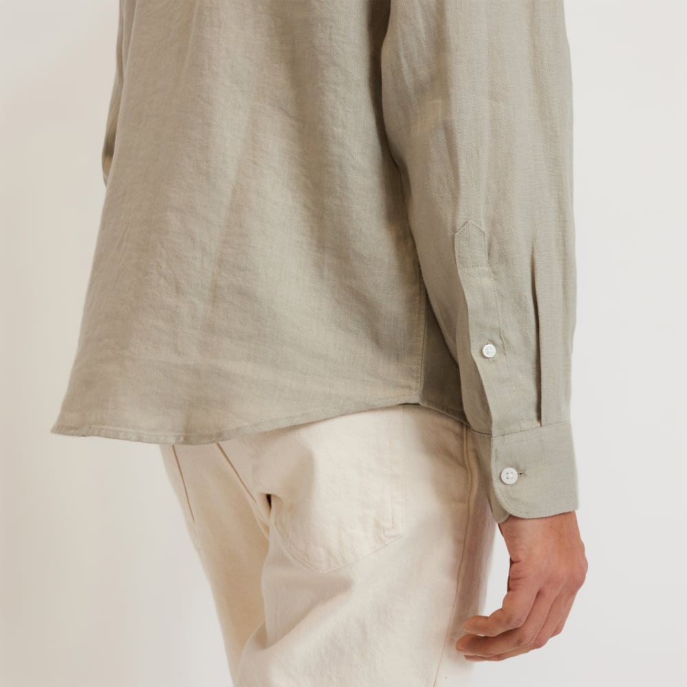 The Classic Shirt in Linen | Seagrass - Image 5