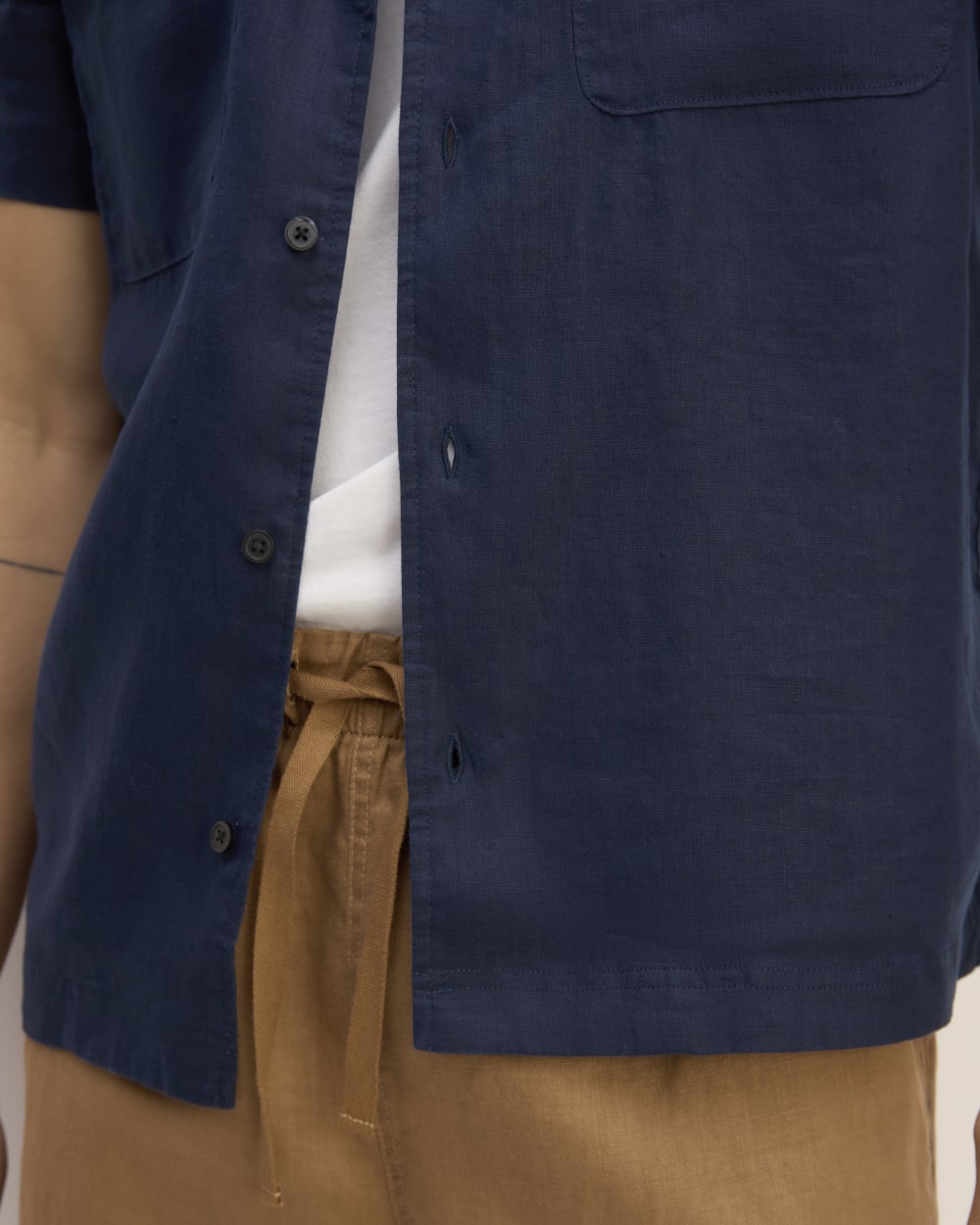 The Resort Shirt in Linen | Navy - Image 5