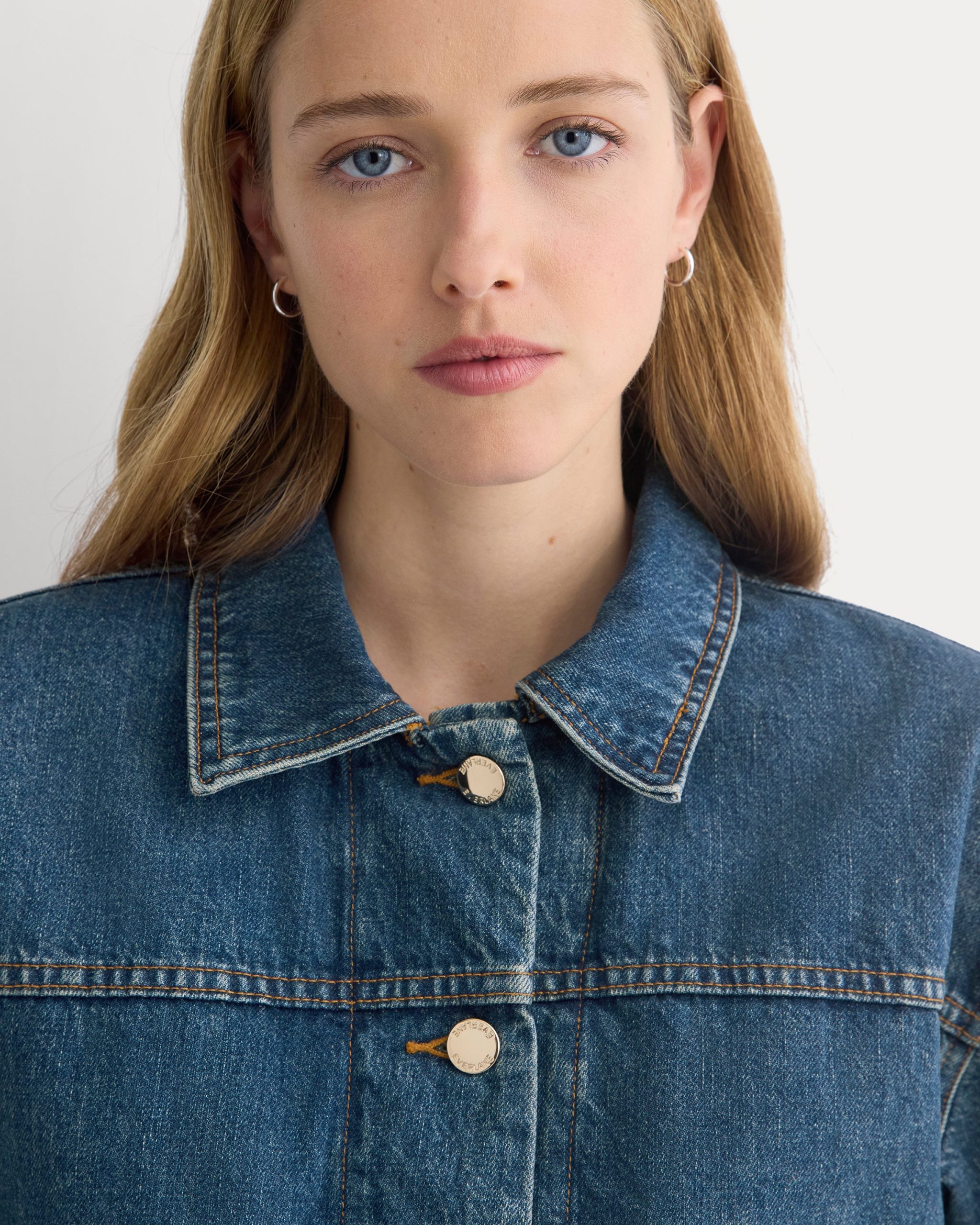 Cropped Trucker Jacket in Denim | Mid Indigo - Image 4