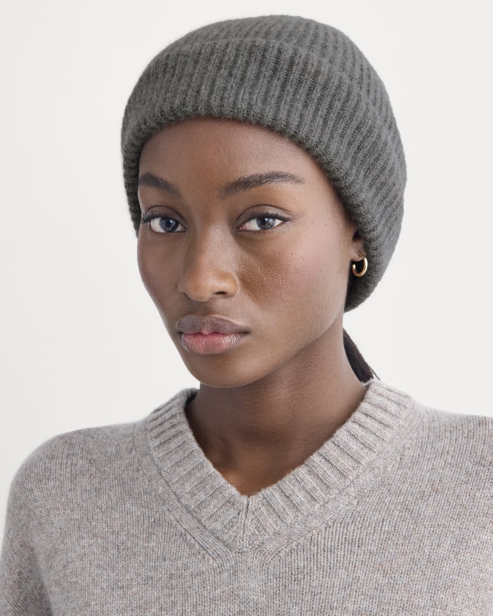 The Cashmere Ribbed Beanie | Heather Charcoal - Image 2
