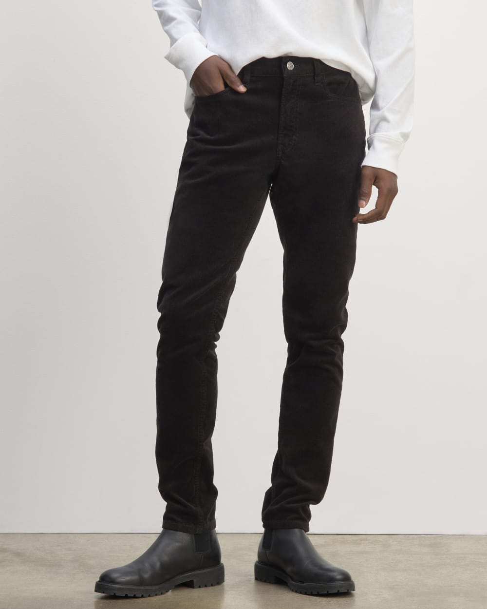 The 5-Pocket Pant in Corduroy | Black - Image 3