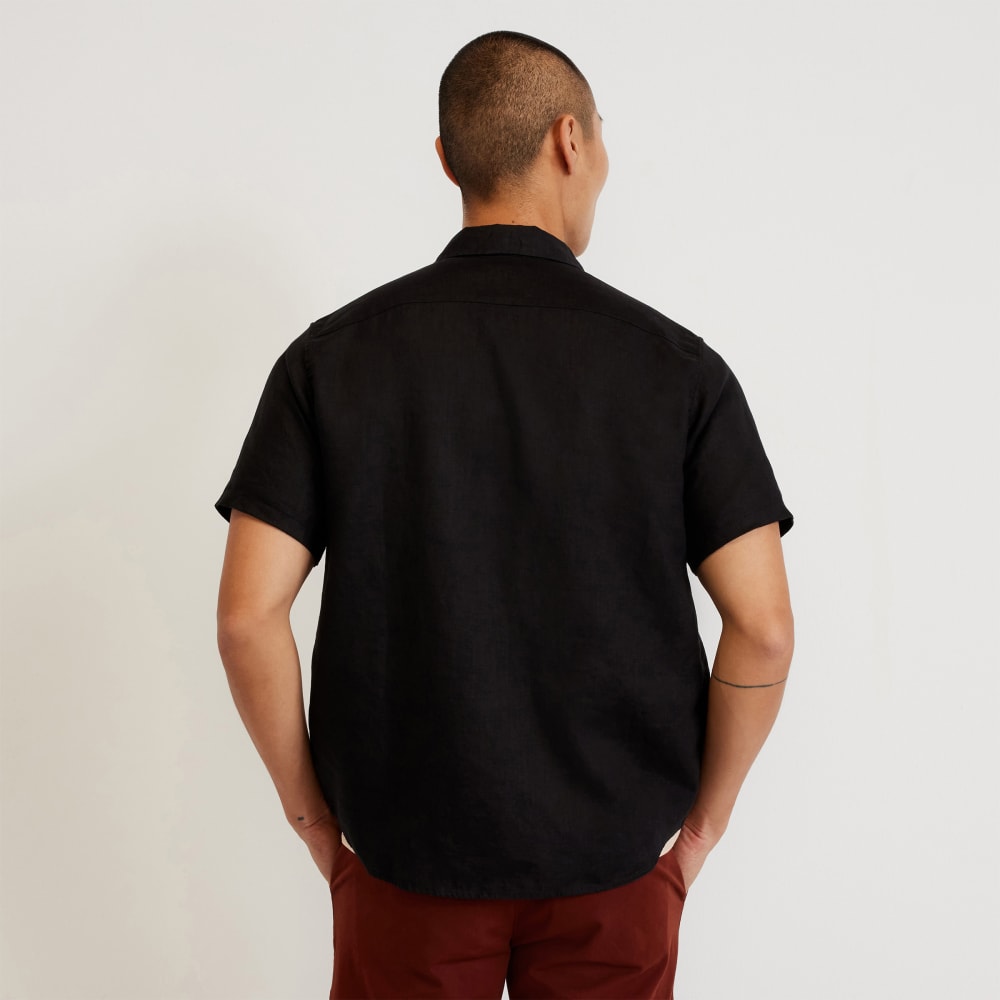 The Classic Short-Sleeve Shirt in Linen | Black - Image 3